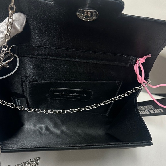 Elegant Black Evening Clutch with Crystal Embellishment